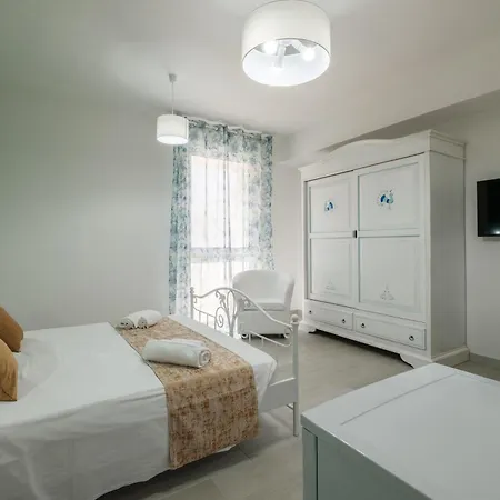 Sa Domu Colorada- Eleganza E Comfort Nel Centro Di Pensjonat 3*