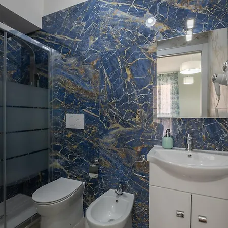 Guest house Sa Domu Colorada- Eleganza E Comfort Nel Centro Di 3*